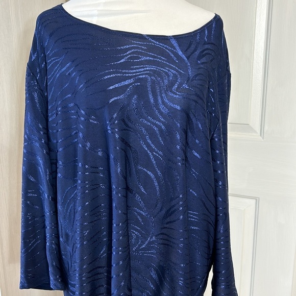 Chicos EASYWEAR Navy Textured Slinky Stretch Tunic Top Hi Low Sz 3 - Picture 2 of 9